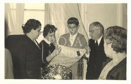 Momento entre Maria Leonilde Infante e alguns convidados.