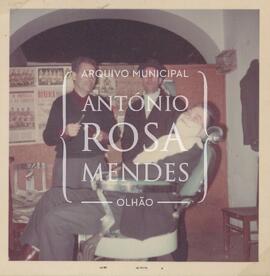 Américo Reis (Filipe) com o irmão e o Gouveia sapateiro, na sua barbearia em Moncarapacho