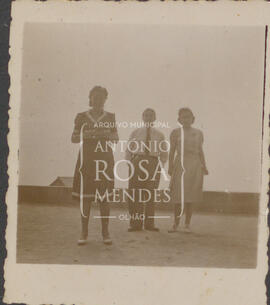 Maria Amélia Morgado com amigos.