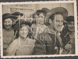 Maria Amélia Morgado com grupo de amigos.