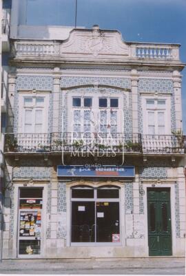Edifício dois pisos - Avenida da República