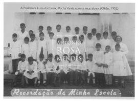 A professora Luzia do Carmo Rocha Varela com os seus alunos